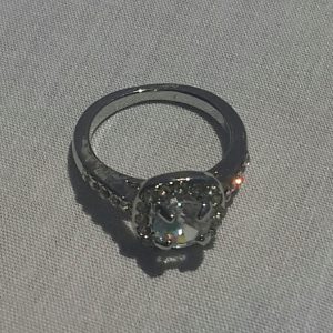 Luxurious Women Silver Diamond Ring